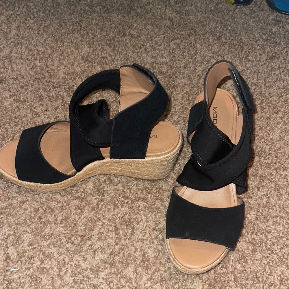 Black strappy wedges- size 7